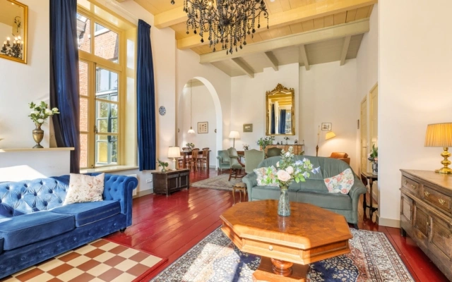 Sfeervolle woonkamer van de Huningaheerd