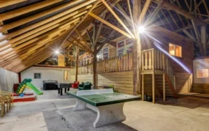 Recreatieruimte in de historische schuur
