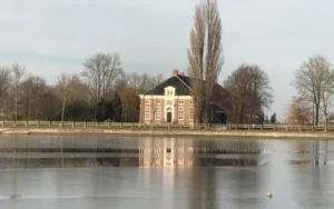 Erve Oostwold aan het water