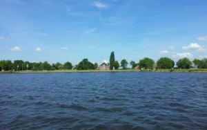 Uitzicht over het Oldambtmeer