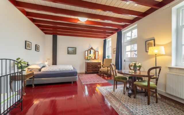 Ruime slaapkamer in Landhuis Hefswal
